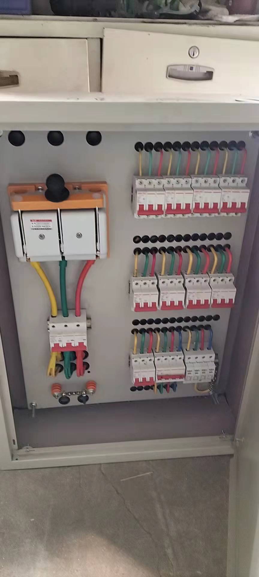 配电箱9
